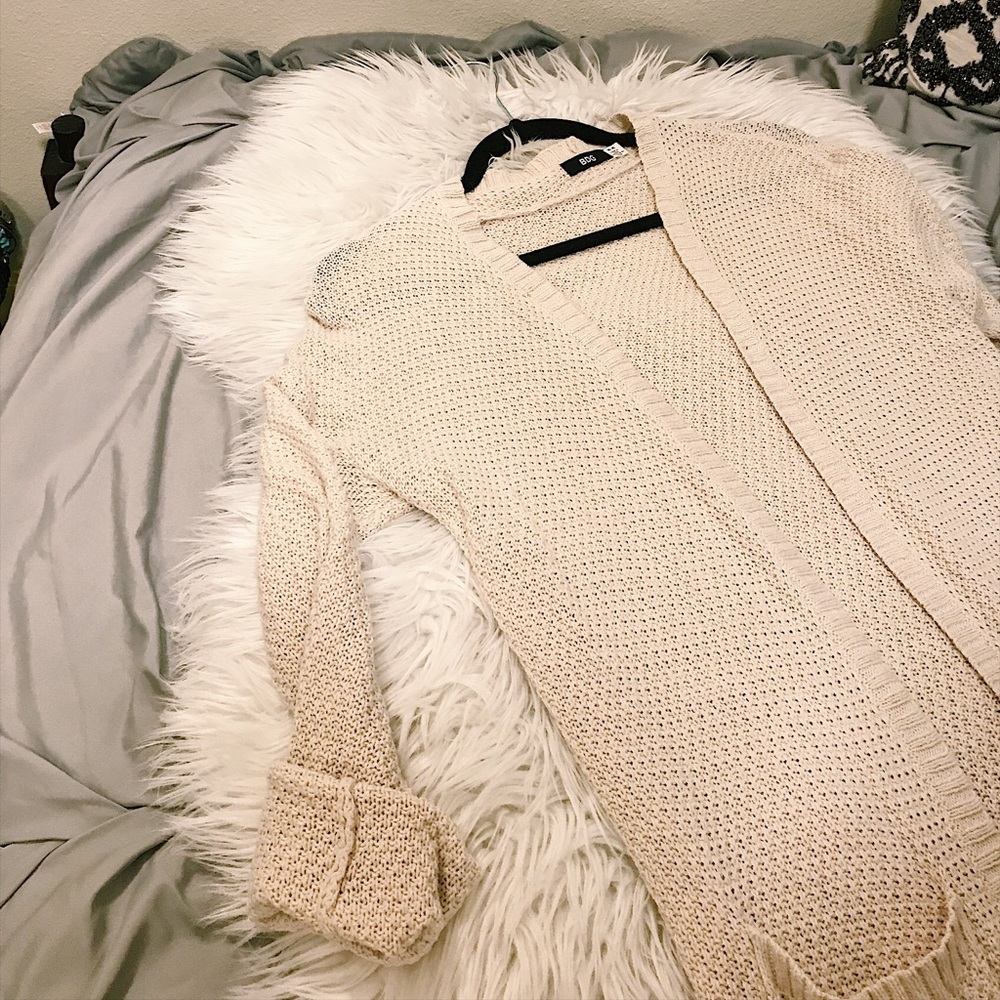 URBAN OUTFITTERS COMFY CARDIGAN ☁️✨